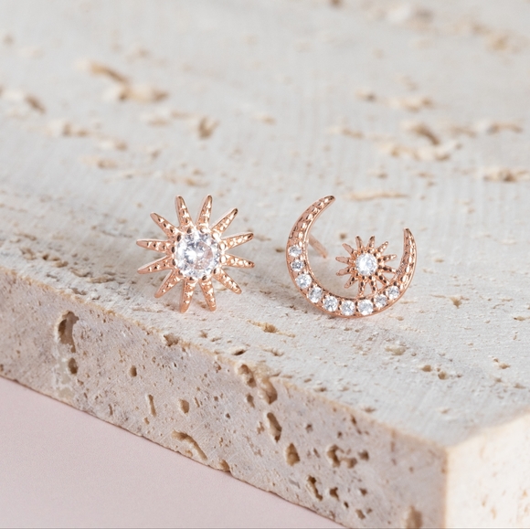 Moon & Star Earrings - Picture 3 of 7